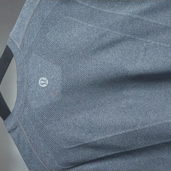 Lululemon Men's Shortsleeve Shirt Metal dark gray logo - Picture 8 of 12